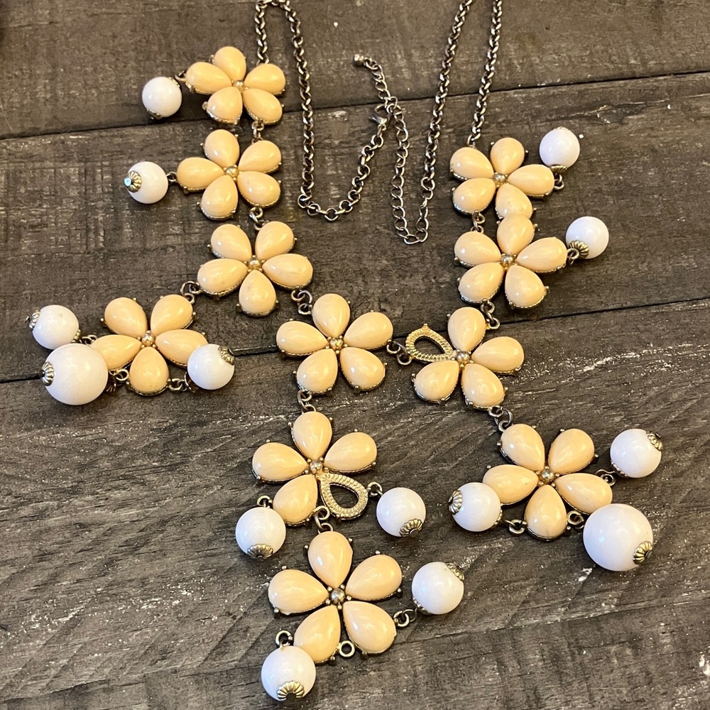Elegant Cream and White Floral Necklace